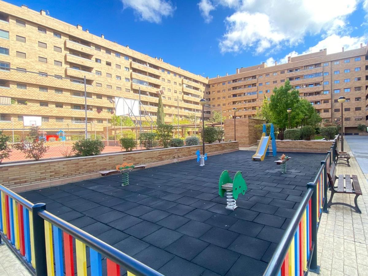 Aires De Toledo-Parque Warner Y Madrid En Familia Apartment Exterior photo