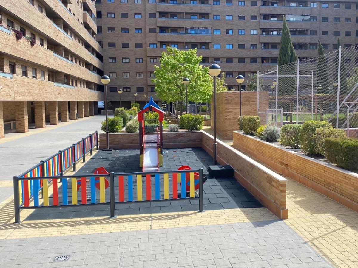 Aires De Toledo-Parque Warner Y Madrid En Familia Apartment Exterior photo