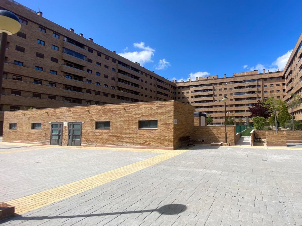 Aires De Toledo-Parque Warner Y Madrid En Familia Apartment Exterior photo