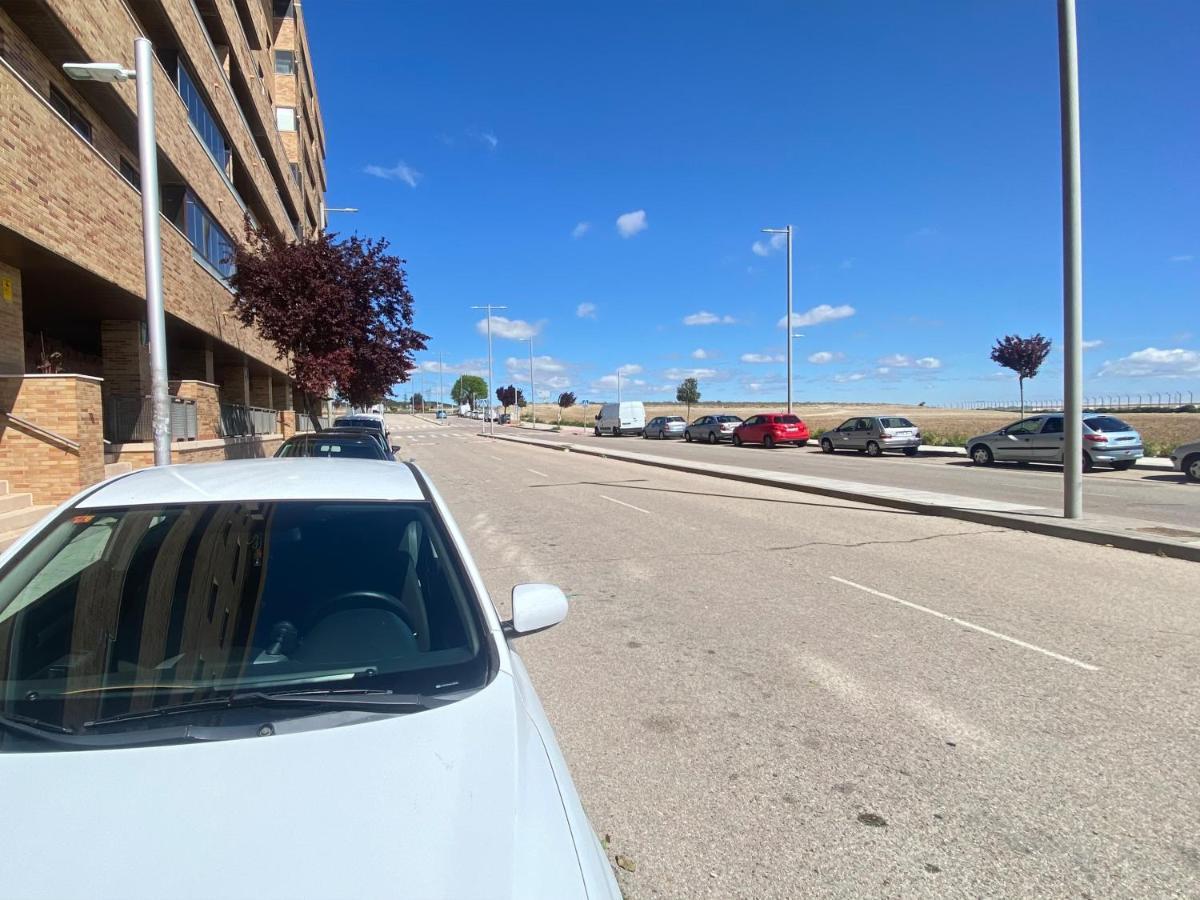 Aires De Toledo-Parque Warner Y Madrid En Familia Apartment Exterior photo