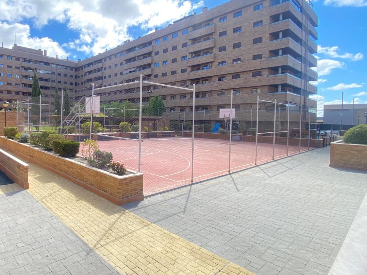 Aires De Toledo-Parque Warner Y Madrid En Familia Apartment Exterior photo